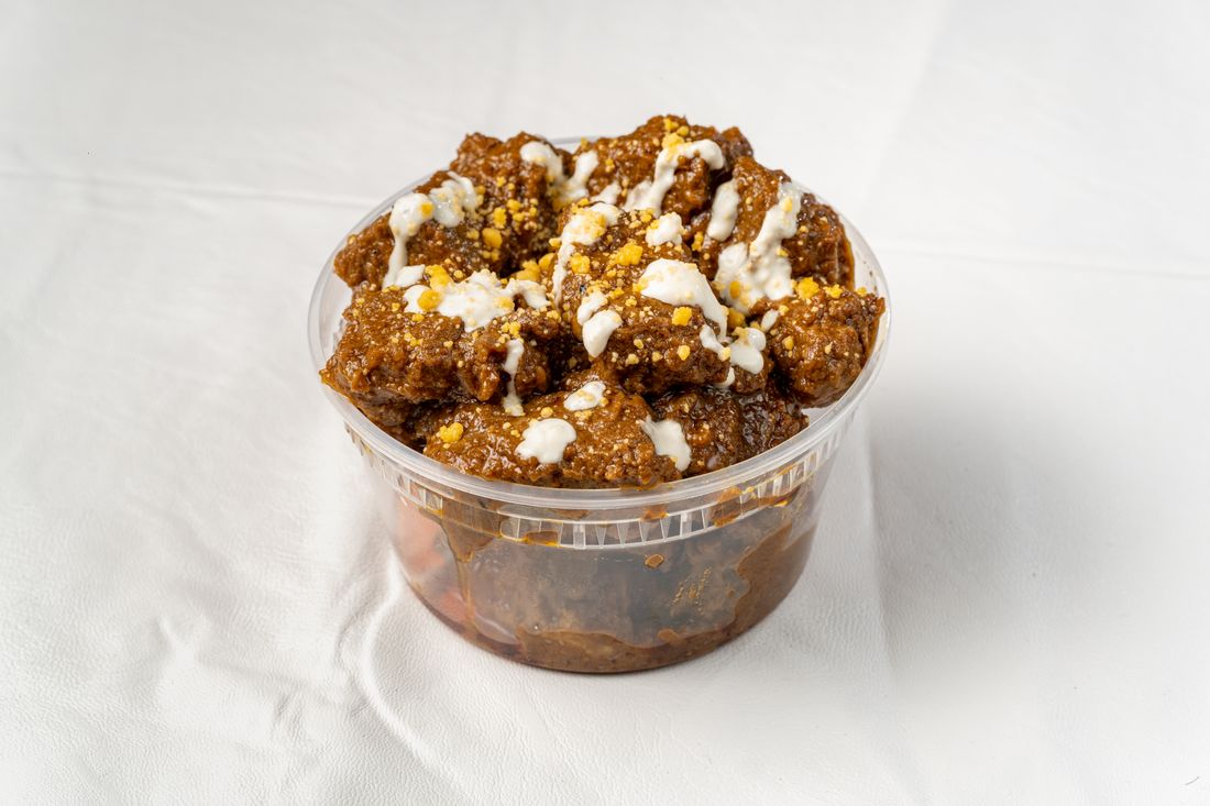 Fried chicken topped with sauce
