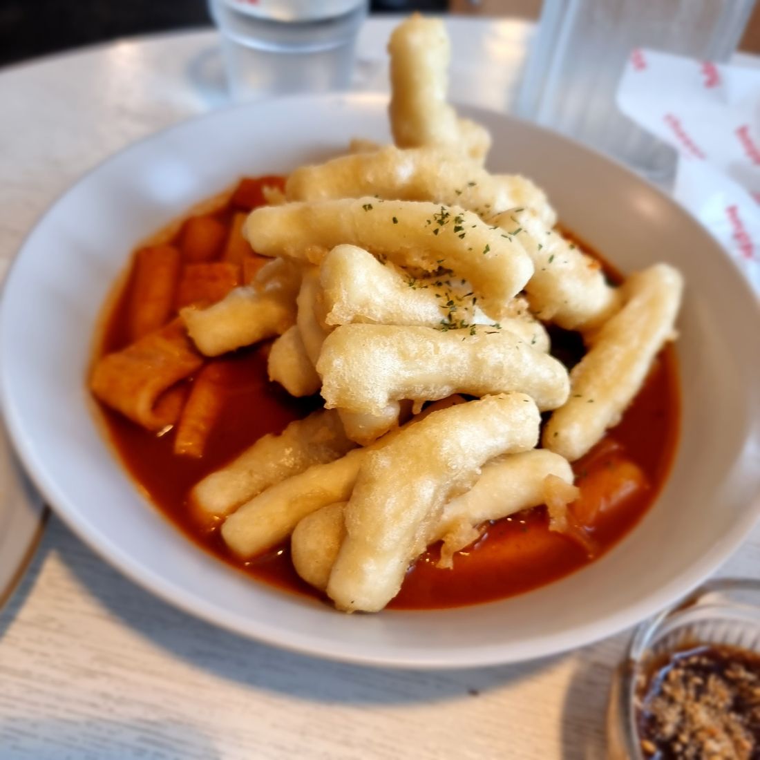 Tteokbokki rice cakes topped with tempura