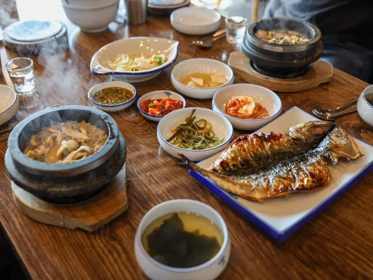 Historical stone-pot rice, grilled fish and side dishes at Eunhye Jeonbok.