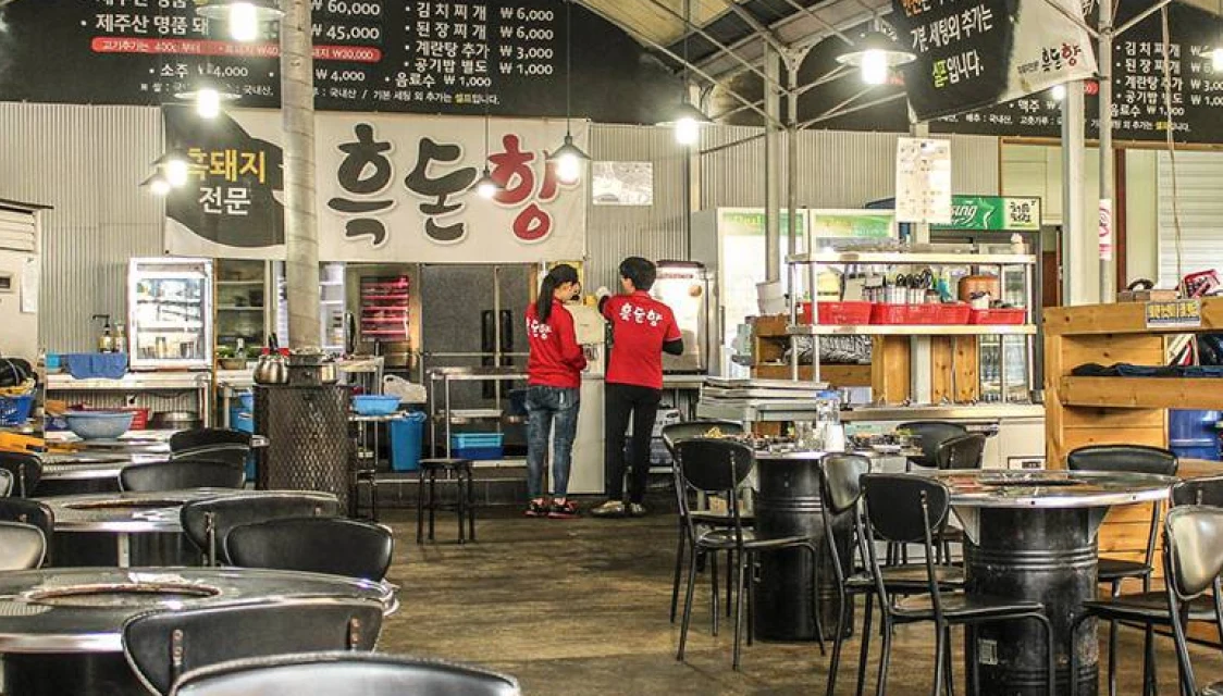 Heukdonhyang's branded dining hall and round BBQ tables; capture date unknown.