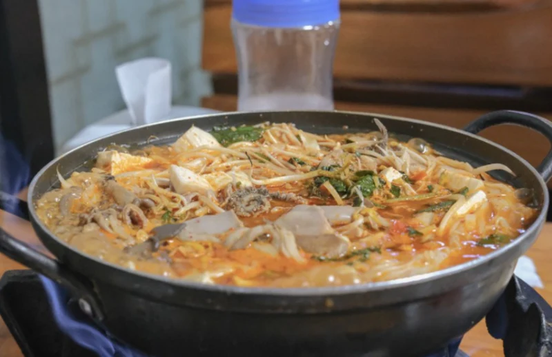 Hot pot photographed at Jonggajib Insadong; photograph date unknown.