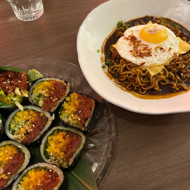 Historical Last Chunsun Seomyeon meal: beef-tartare gimbap and egg-topped noodles. Current operation unconfirmed.