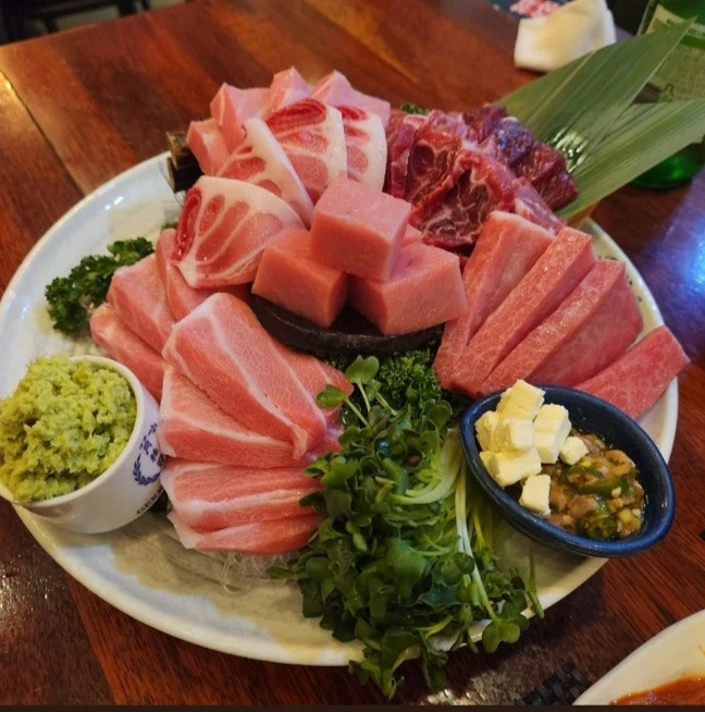 One-serving tuna sashimi platter from the Nampo city-menu gallery.