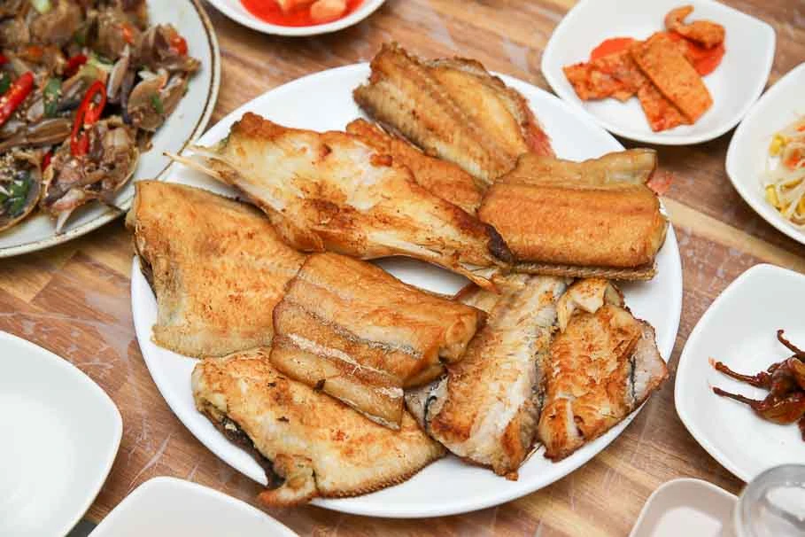 Grilled fish at Sujeong Hoejib